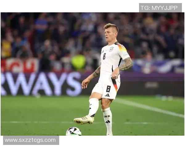 克罗斯在足球世界的传奇之路与技术分析探讨