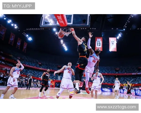 灰熊与湖人激战正酣卡特领衔球队争夺季后赛席位